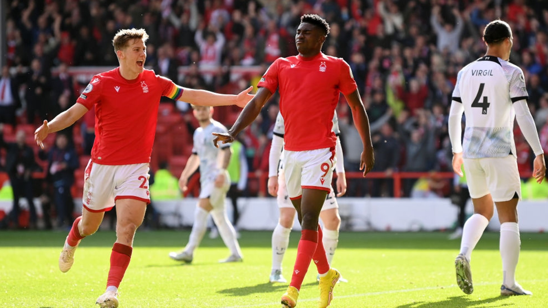 不仅吸引足 不仅吸引足